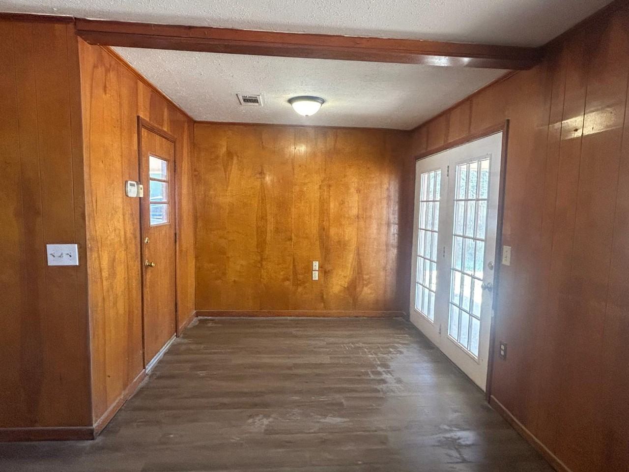 3139 Charleston Dr - Photo 3 of 11