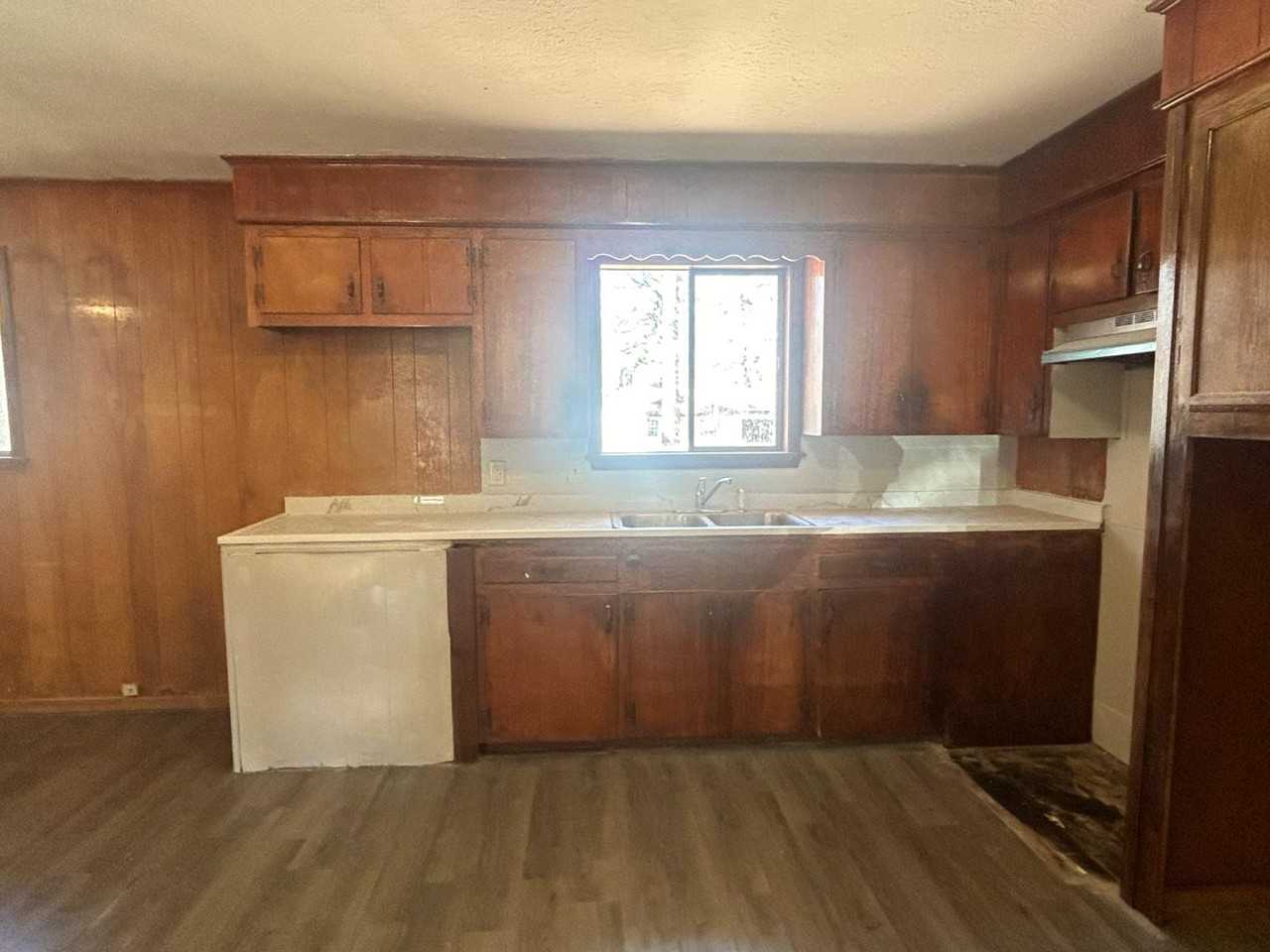 3139 Charleston Dr - Photo 4 of 11