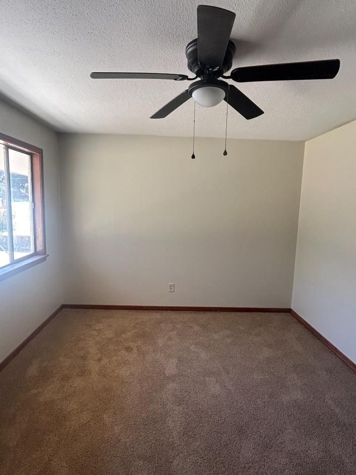 3139 Charleston Dr - Photo 7 of 11