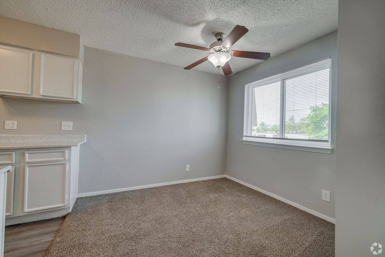 WIN @ Brady - Photo 2 of 6