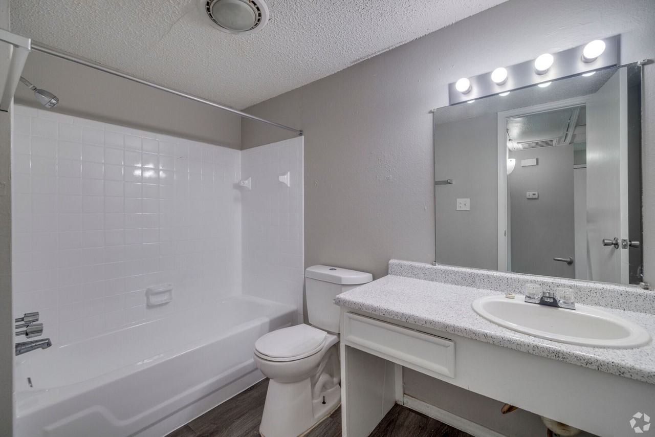 WIN @ Brady - Photo 5 of 6