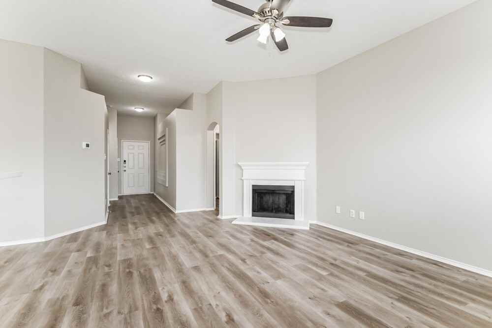 1603 Wolf Creek Dr - Photo 3 of 16