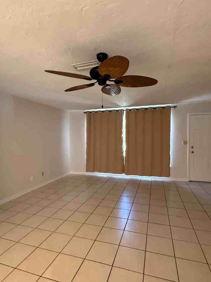 245 Heron Dr - Photo 2 of 32