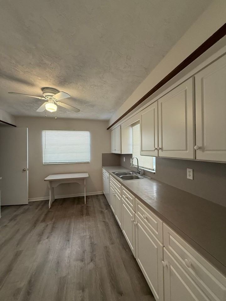 245 Heron Dr - Photo 6 of 32