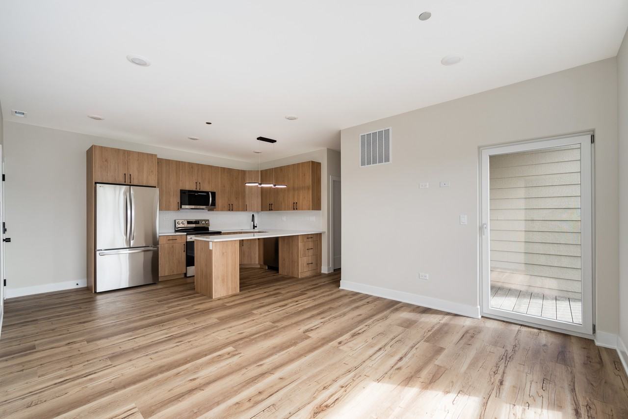 3992 South Lake Park Avenue #2E - Photo 6 of 15