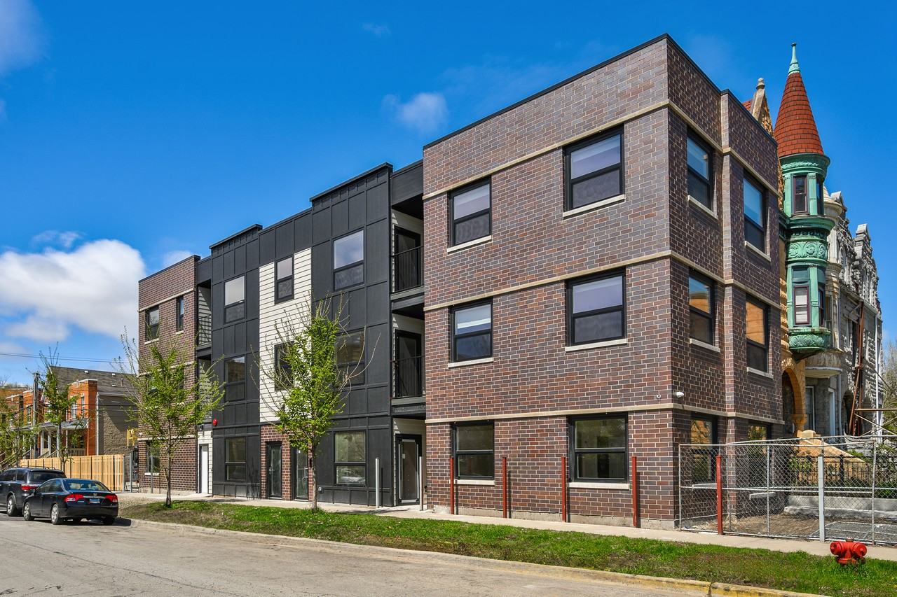 3992 South Lake Park Avenue #2E - Photo 2 of 15