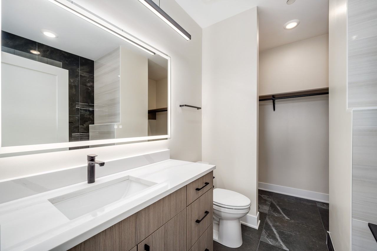 3992 South Lake Park Avenue #2E - Photo 3 of 15