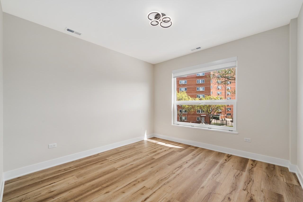 3992 South Lake Park Avenue #2E - Photo 7 of 15