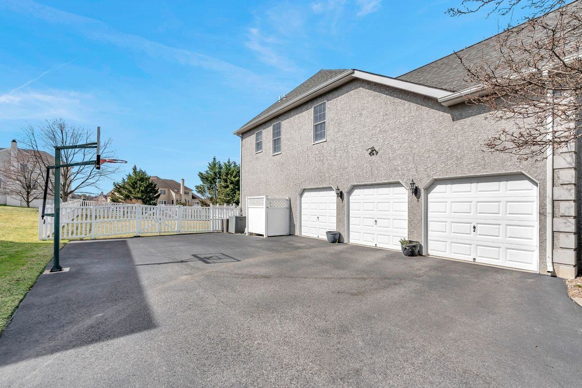 16 Amberfield Ln - Photo 3 of 5