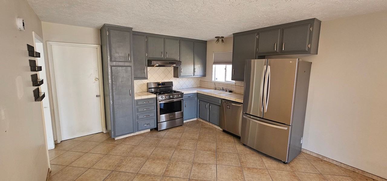 812 Kinnett Ave - Photo 5 of 14