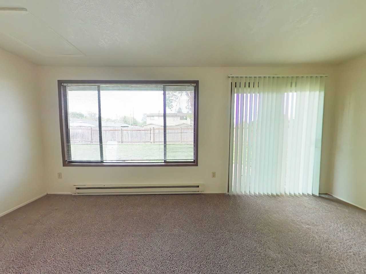 2541 Nw Grant Ave - Photo 2 of 12