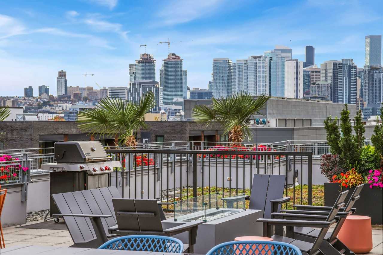 Welcome to Dexter Hayes! Modern convenience with exceptional views! - Photo 5 of 39