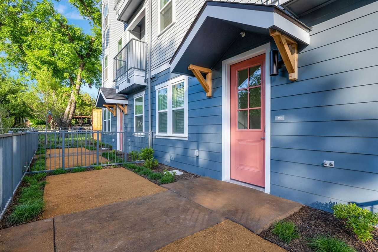 Correo Place - Photo 2 of 41