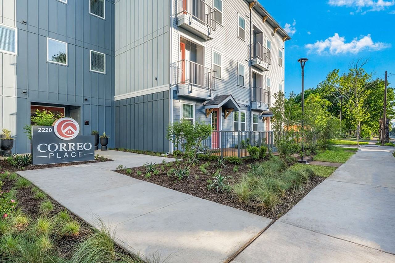 Correo Place - Photo 3 of 41