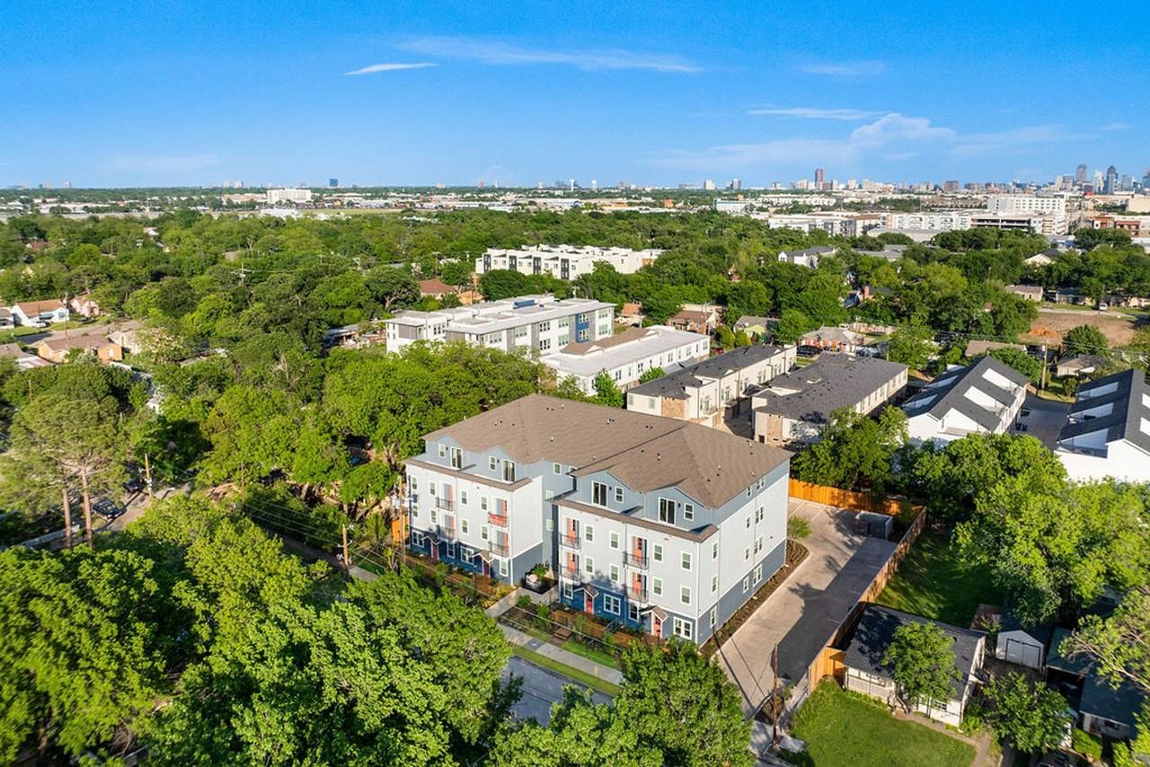 Correo Place - Photo 6 of 41