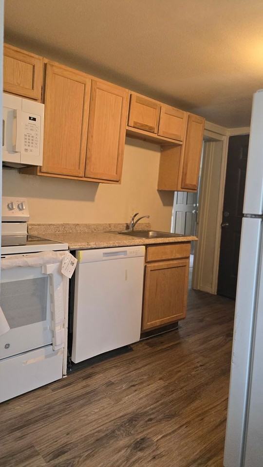 101 S Lockhart St - Photo 4 of 18