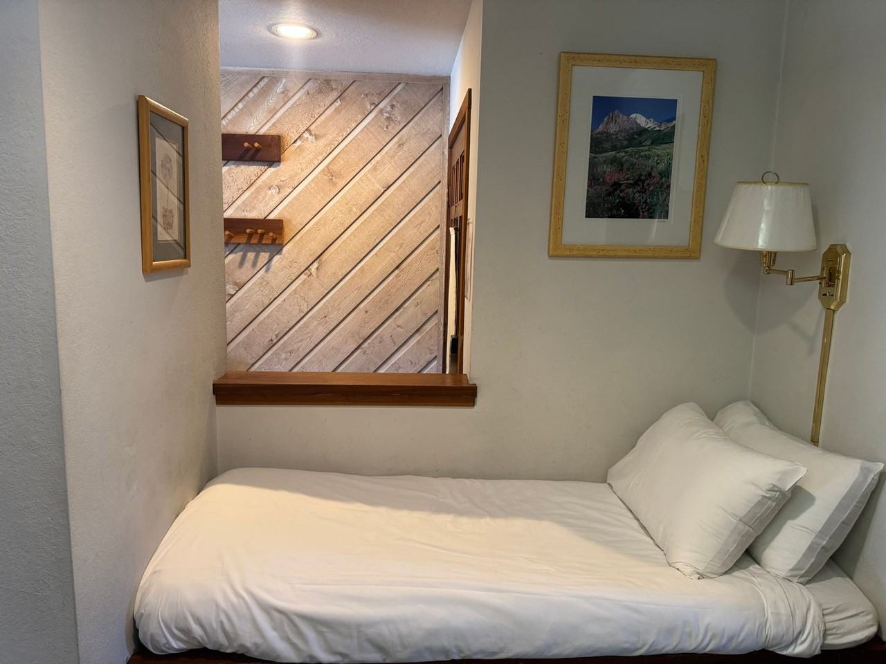 31 Sunshine #31 - Photo 3 of 9