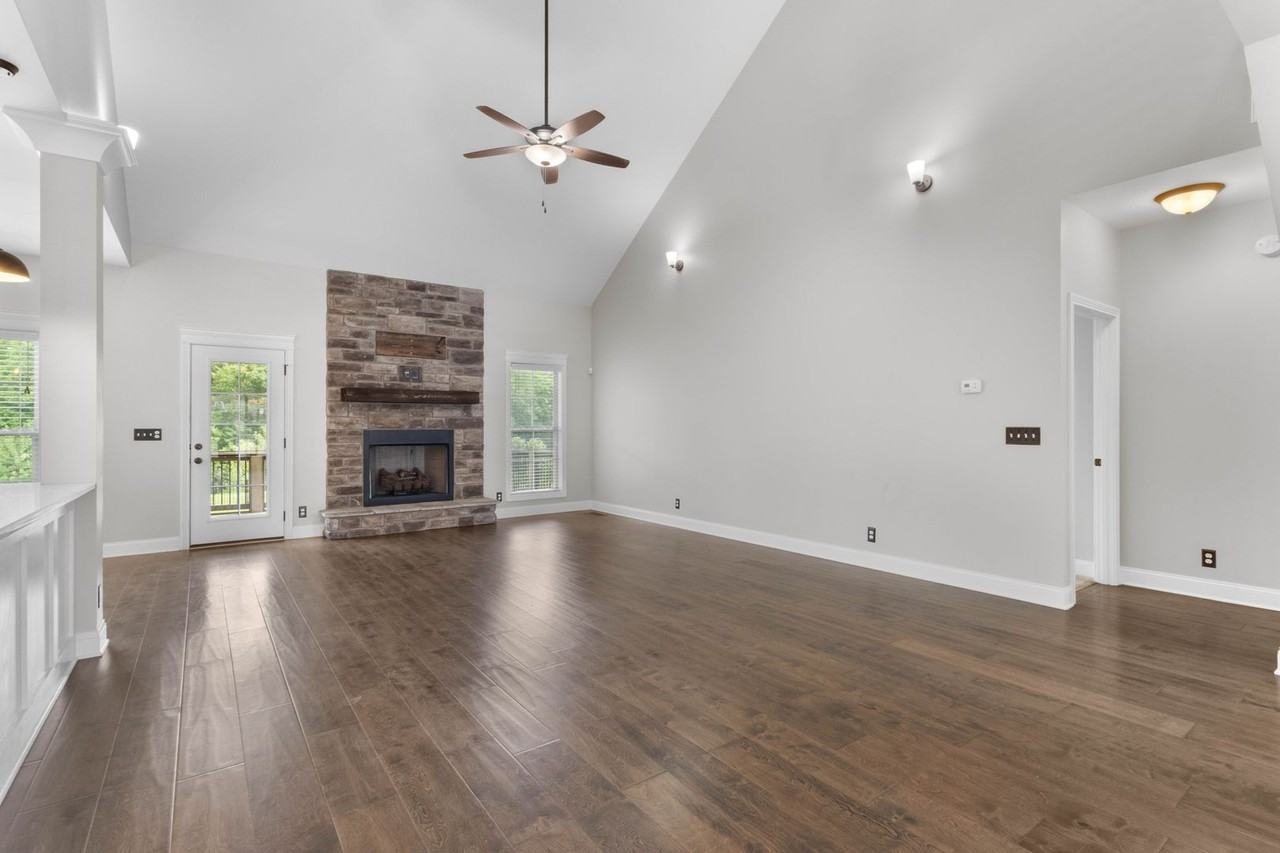 1004 Chagford Dr - Photo 6 of 45