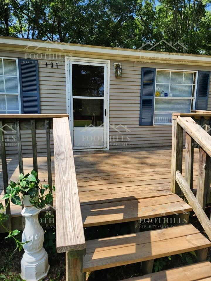 131 Woodfern Cir - Photo 2 of 19