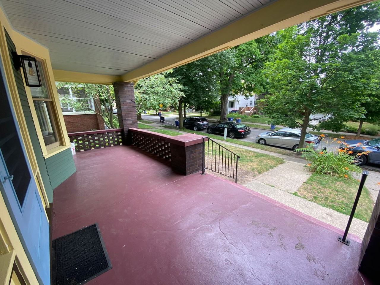 330 Hampton Ave Se - Photo 2 of 18