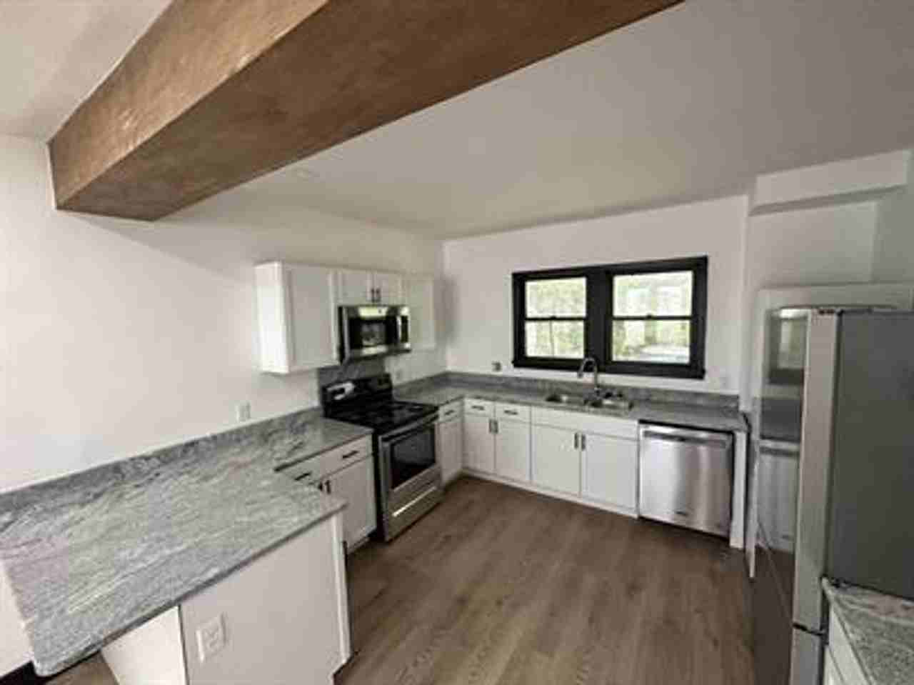 806 Stoughton St - Photo 2 of 7