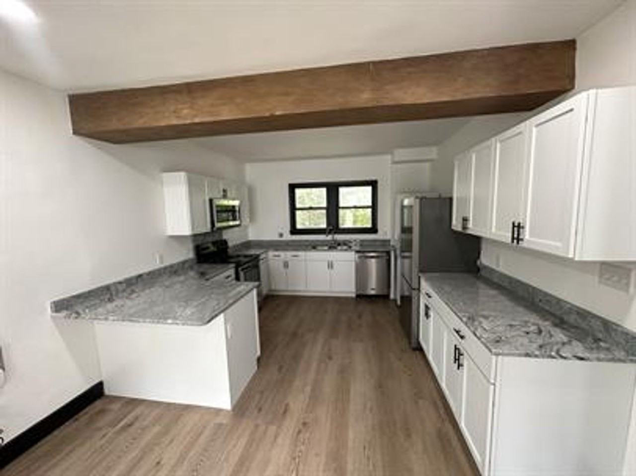 806 Stoughton St - Photo 3 of 7