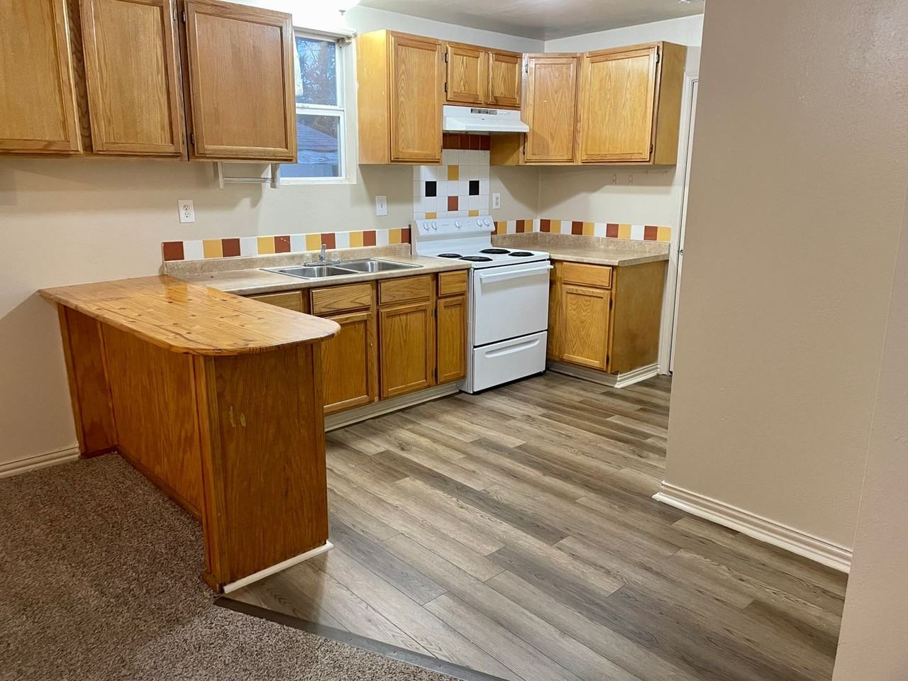 103 Morris Ave - Photo 2 of 8