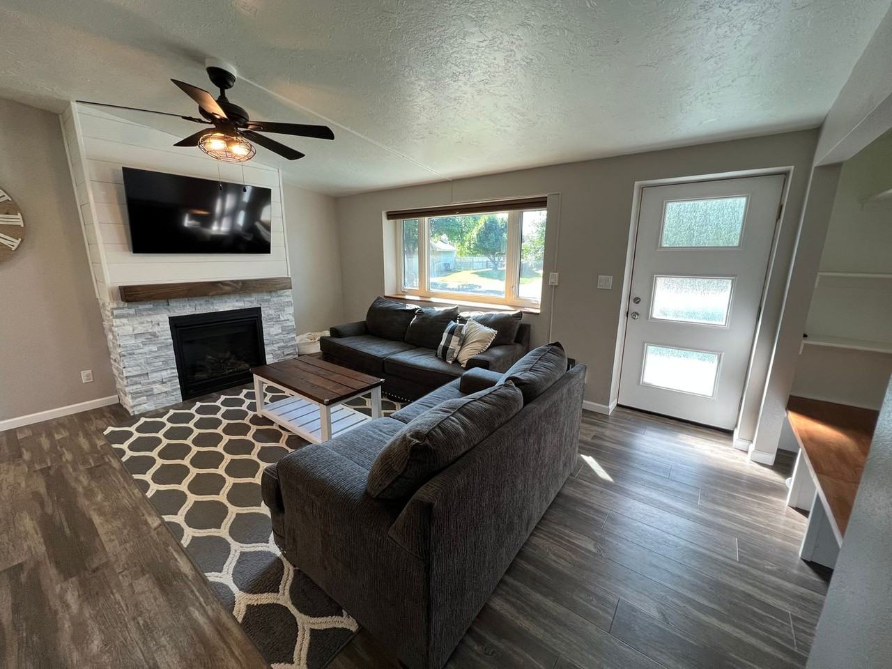 505 Deer Dr - Photo 2 of 16