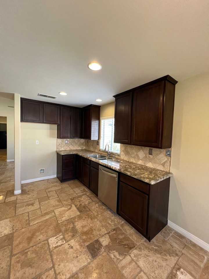 3218 Province Rose St - Photo 5 of 37