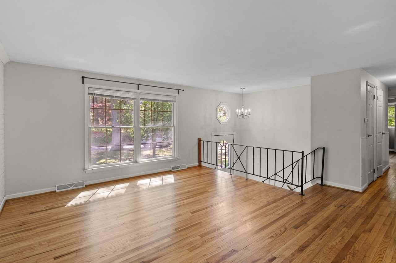 328 Edgemere Dr - Photo 3 of 26