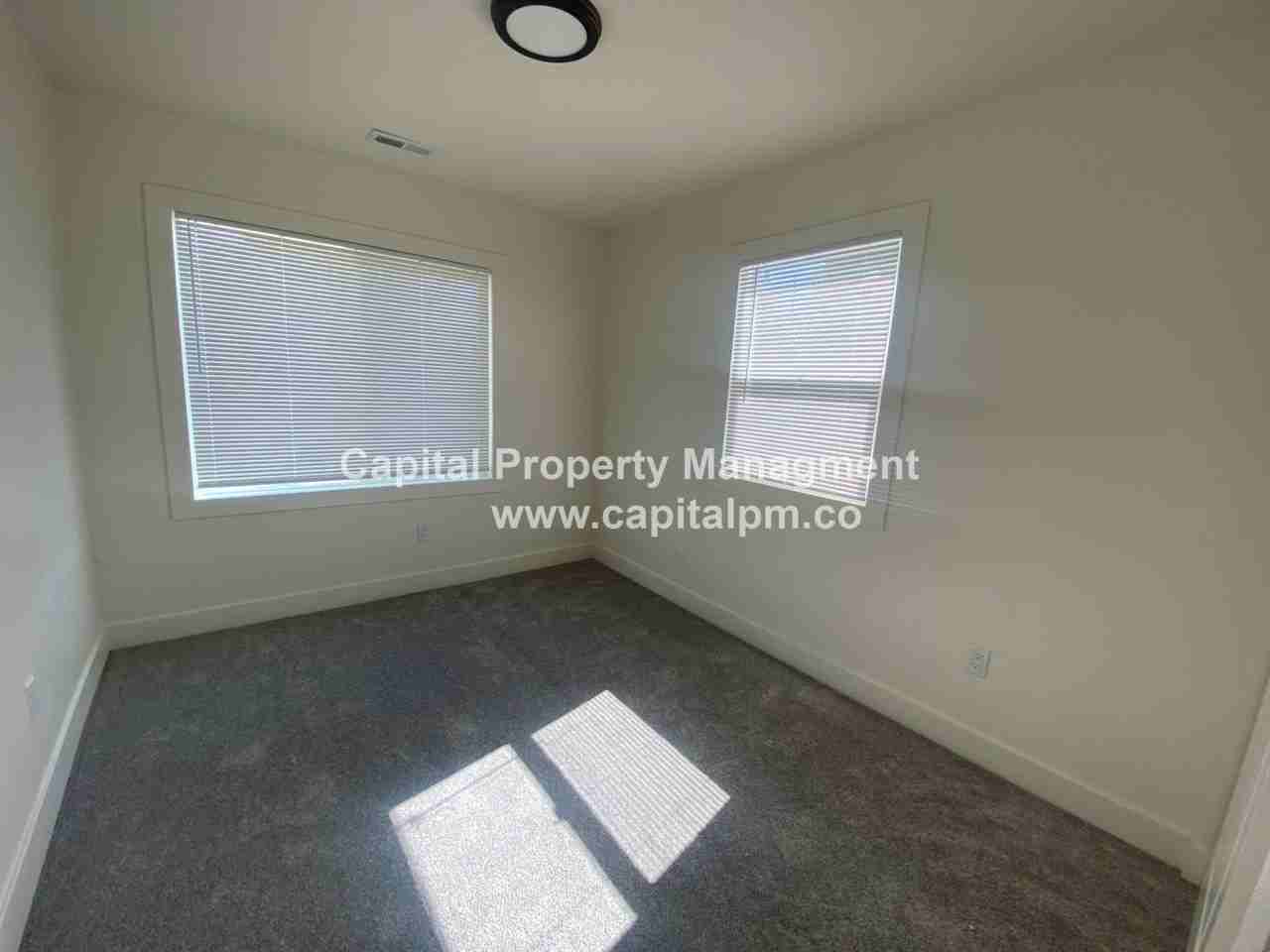 915 E Crandall Ave - Photo 4 of 18