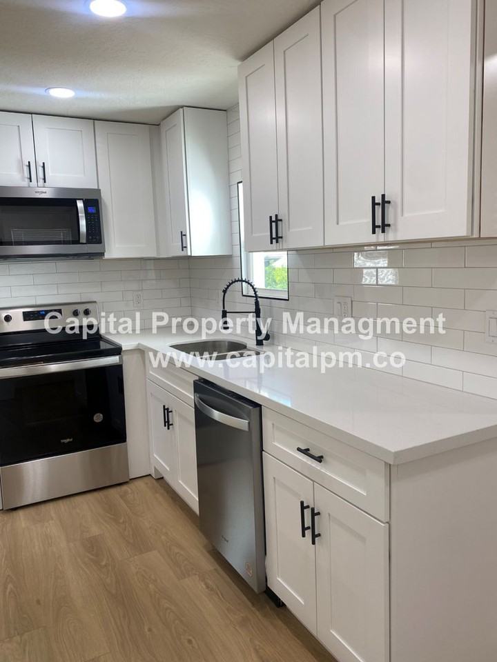 915 E Crandall Ave - Photo 7 of 18