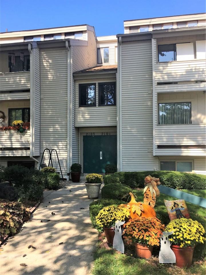 2101 Melrose Dr - Photo 2 of 27