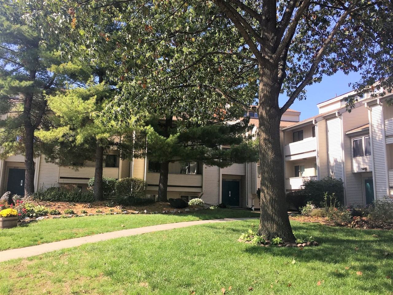 2101 Melrose Dr - Photo 3 of 27