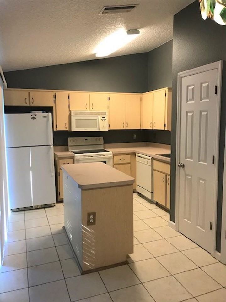 1760 Gaudrey St - Photo 3 of 9