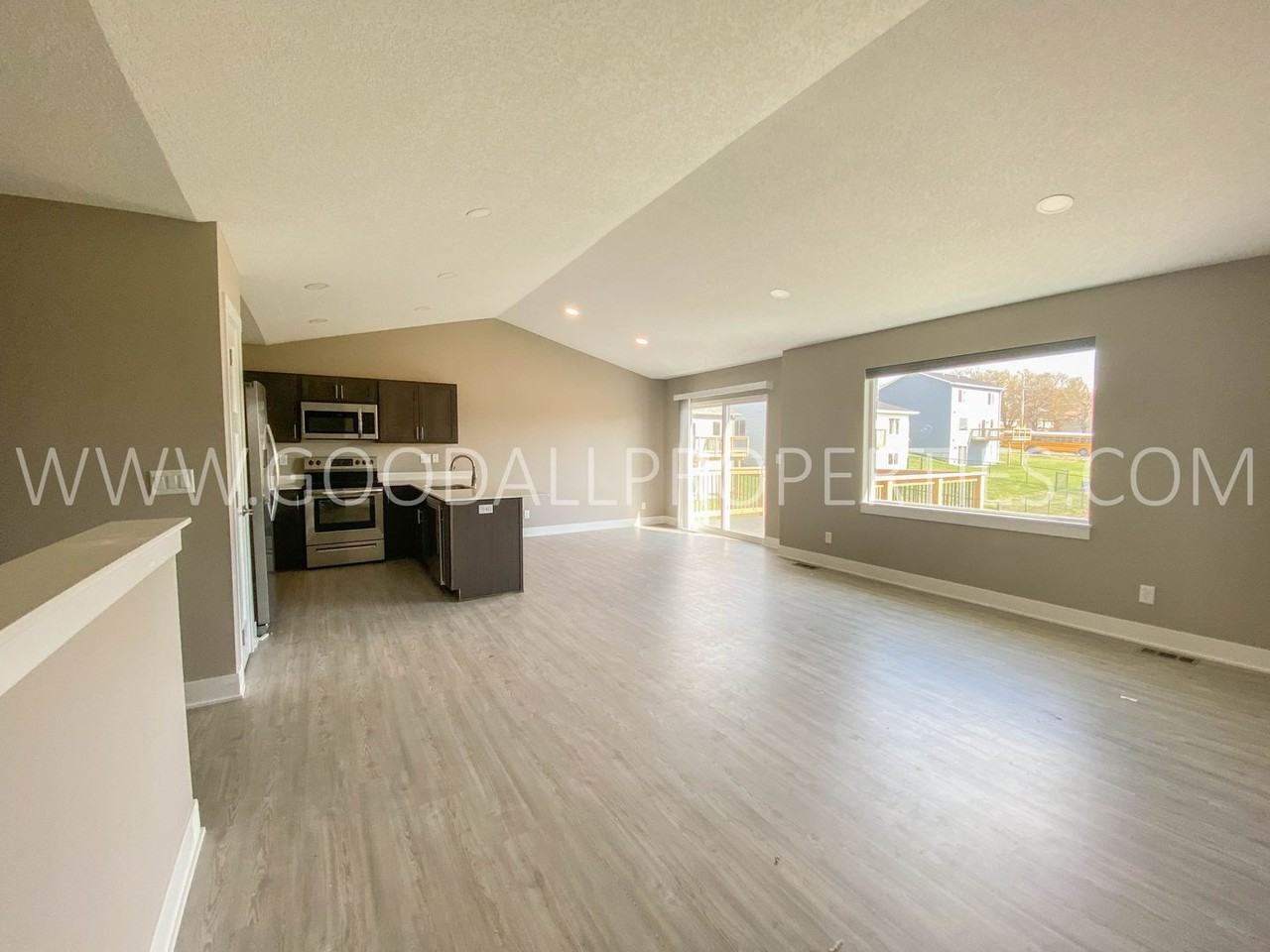 1002 Linden St - Photo 2 of 18