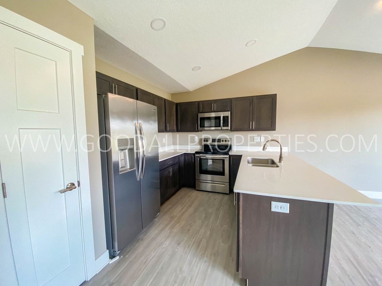 1002 Linden St - Photo 5 of 18