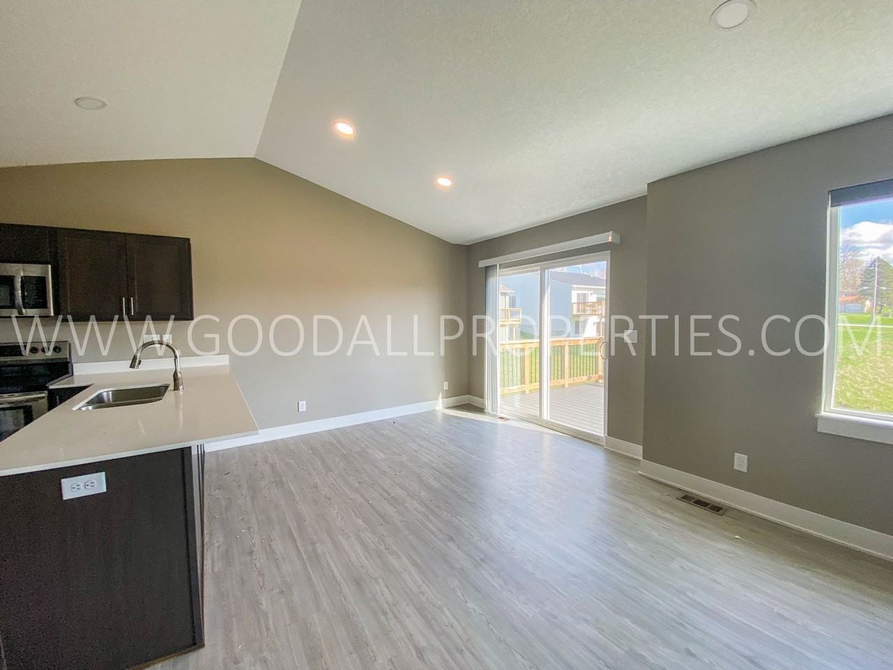 1002 Linden St - Photo 6 of 18