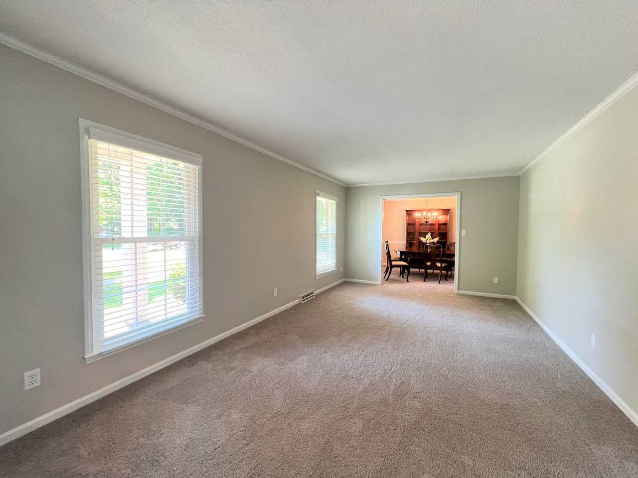 928 Brentwood Dr - Photo 2 of 14