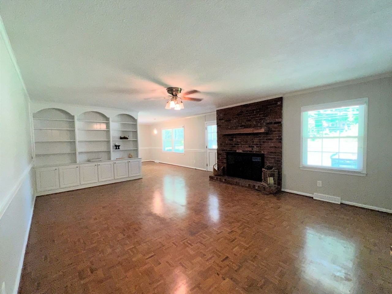 928 Brentwood Dr - Photo 3 of 14