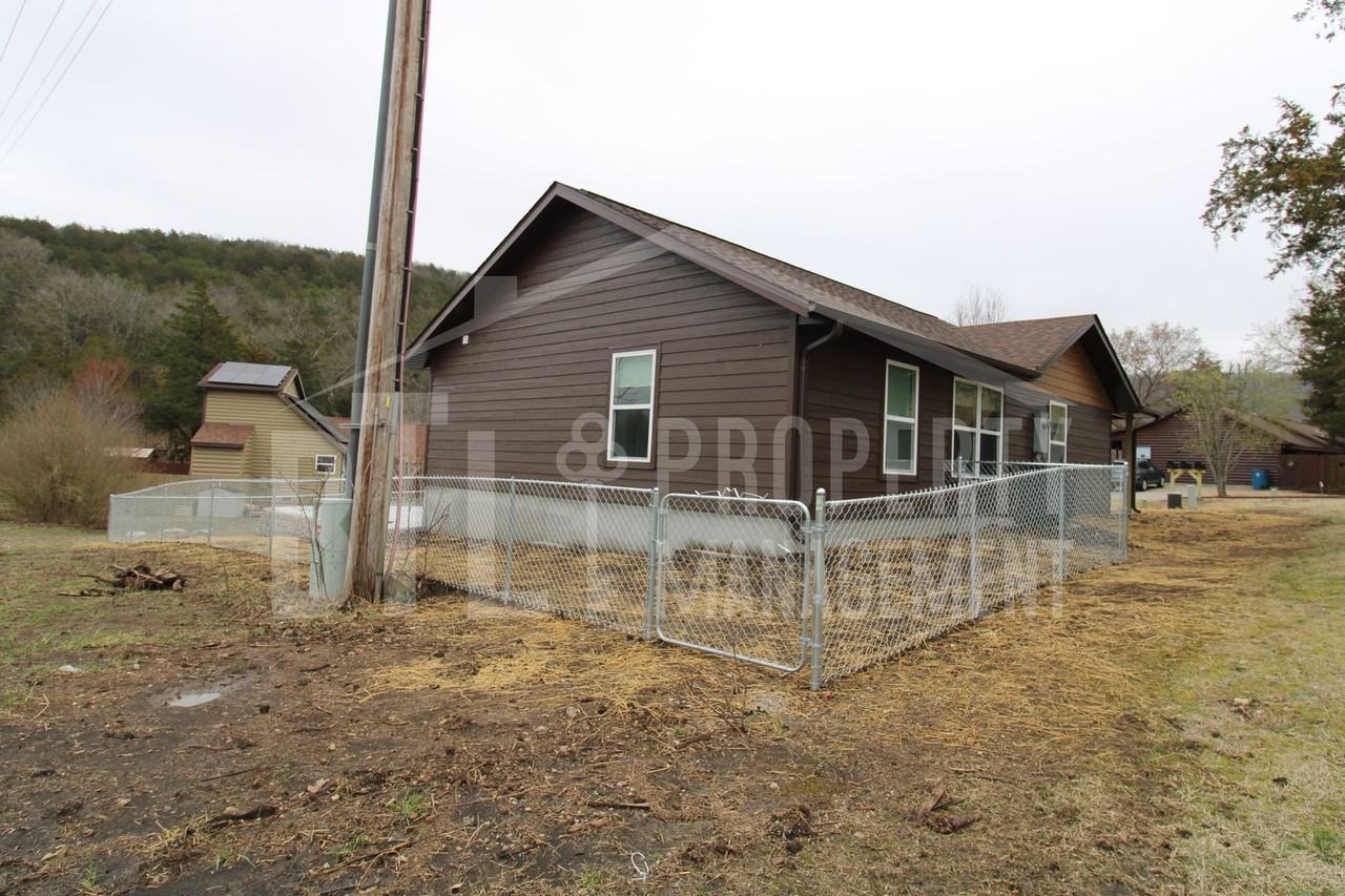 300 Valley Stream Cir - Photo 2 of 10