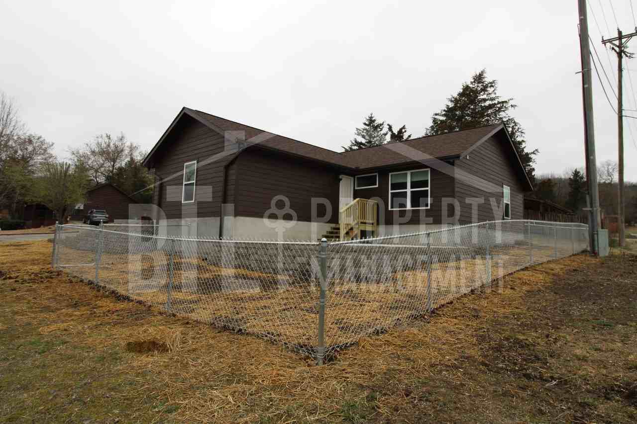 300 Valley Stream Cir - Photo 3 of 10
