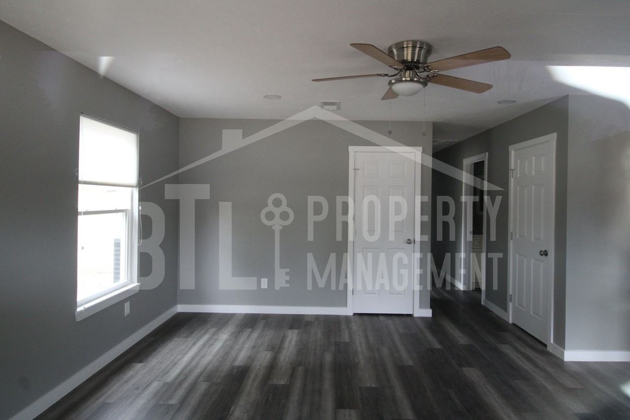 300 Valley Stream Cir - Photo 4 of 10