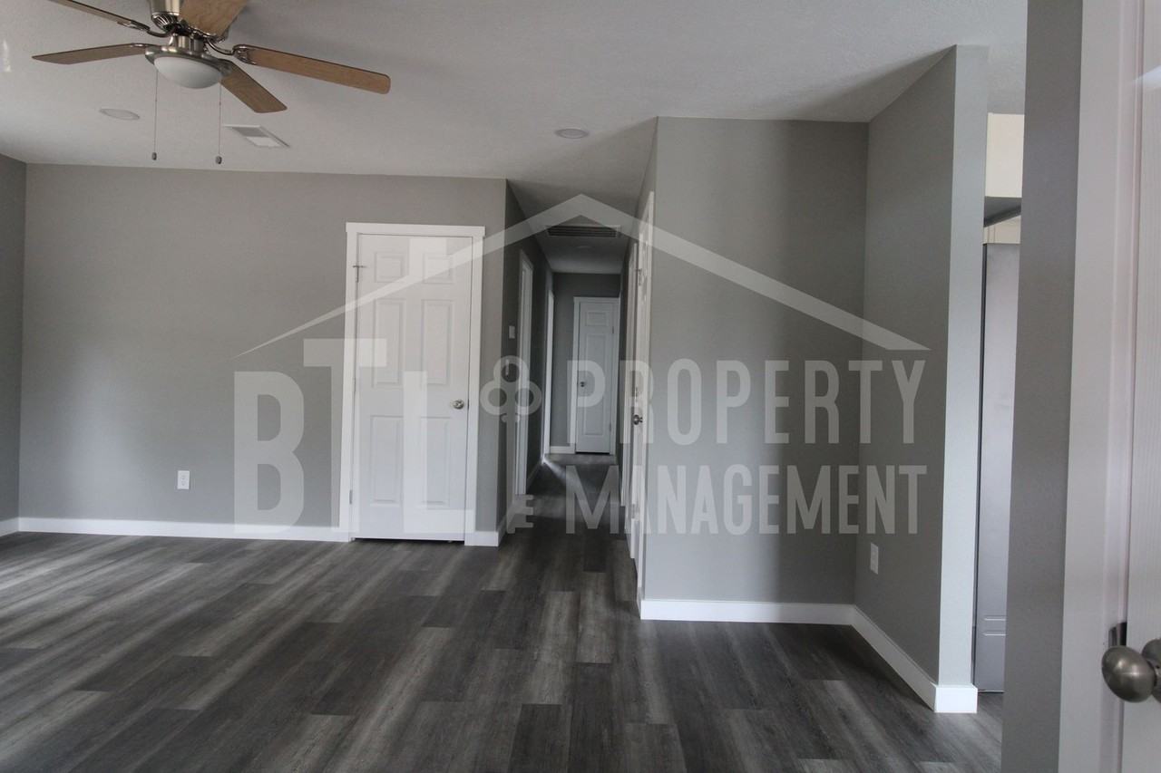 300 Valley Stream Cir - Photo 5 of 10