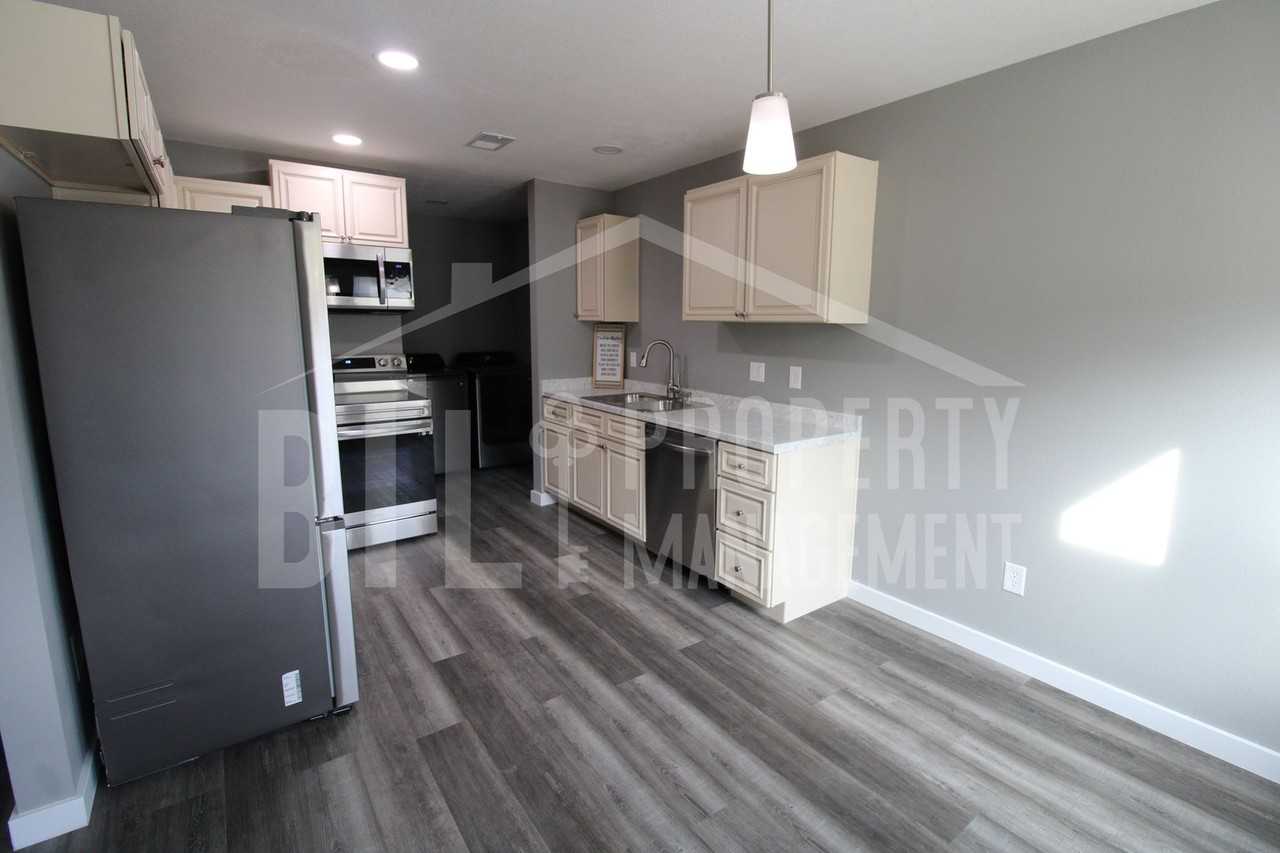 300 Valley Stream Cir - Photo 6 of 10