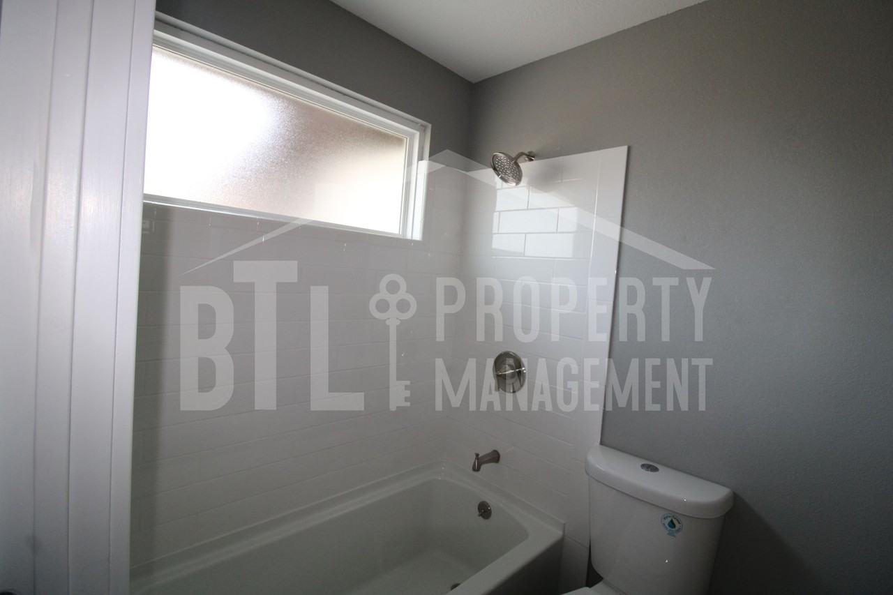300 Valley Stream Cir - Photo 7 of 10