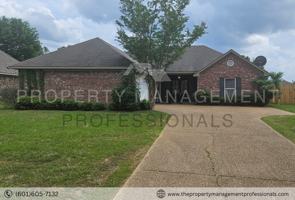 featured image of 121 Cherry Laurel Cir
