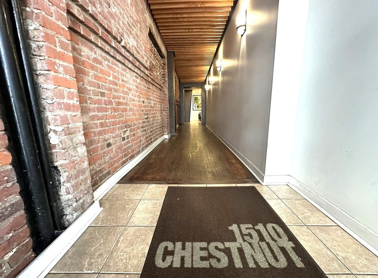 1510 Chestnut St - Photo 4 of 45