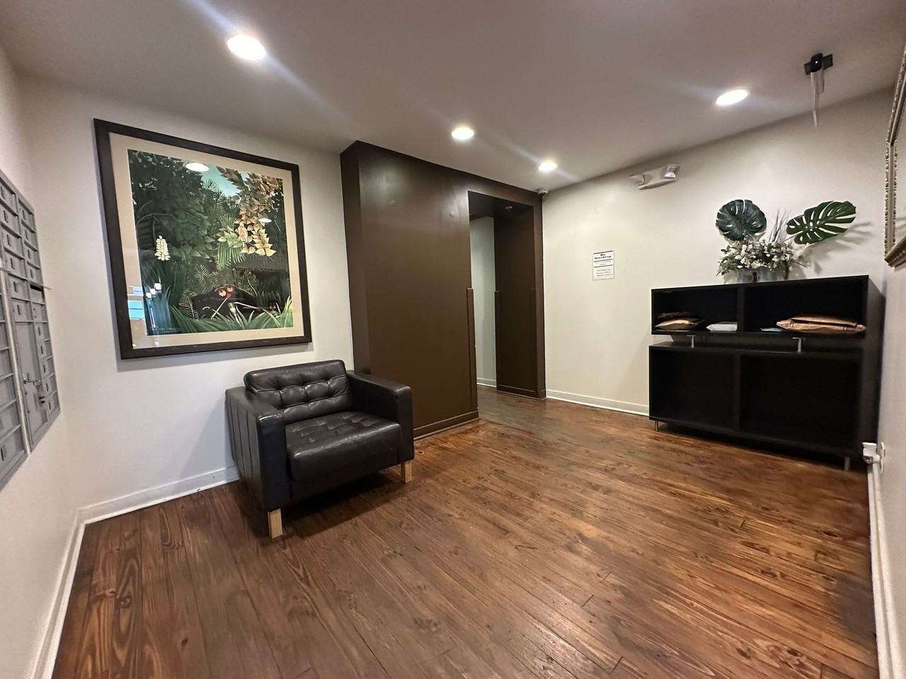 1510 Chestnut St - Photo 5 of 45