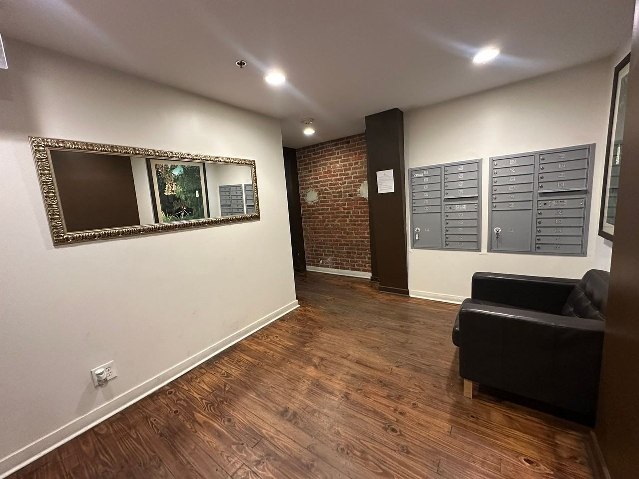 1510 Chestnut St - Photo 6 of 45